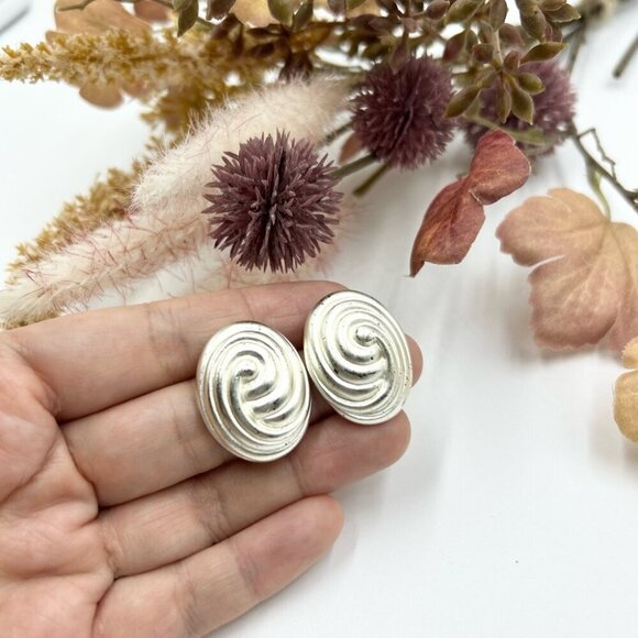 Vintage Alfred Sung Silver Tone Clip On Earrings - Picture 5 of 5